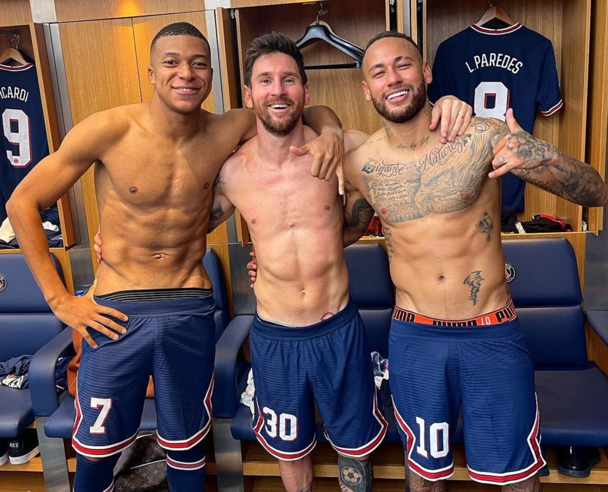 Neymar e Messi concorrem à Bola de Ouro