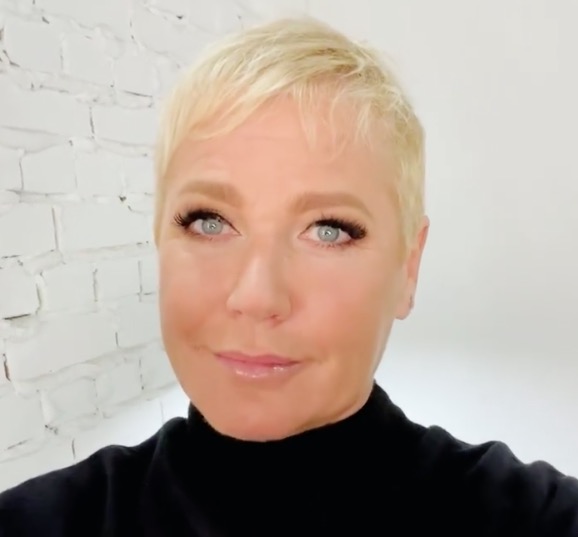 Xuxa alfineta Bolsonaro após ele ser barrado em jogo do Santos 