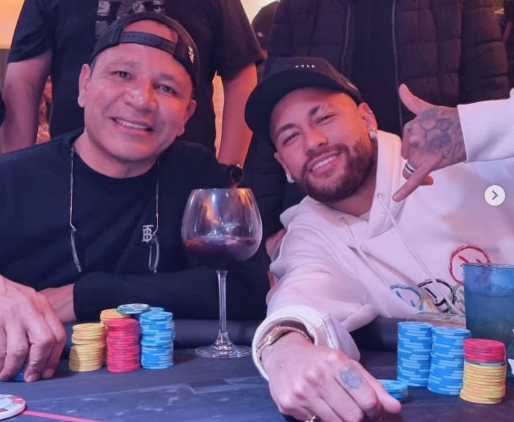 Pai de Neymar desabafa após jogador ser xingado por Galvão: ‘Idiota não’