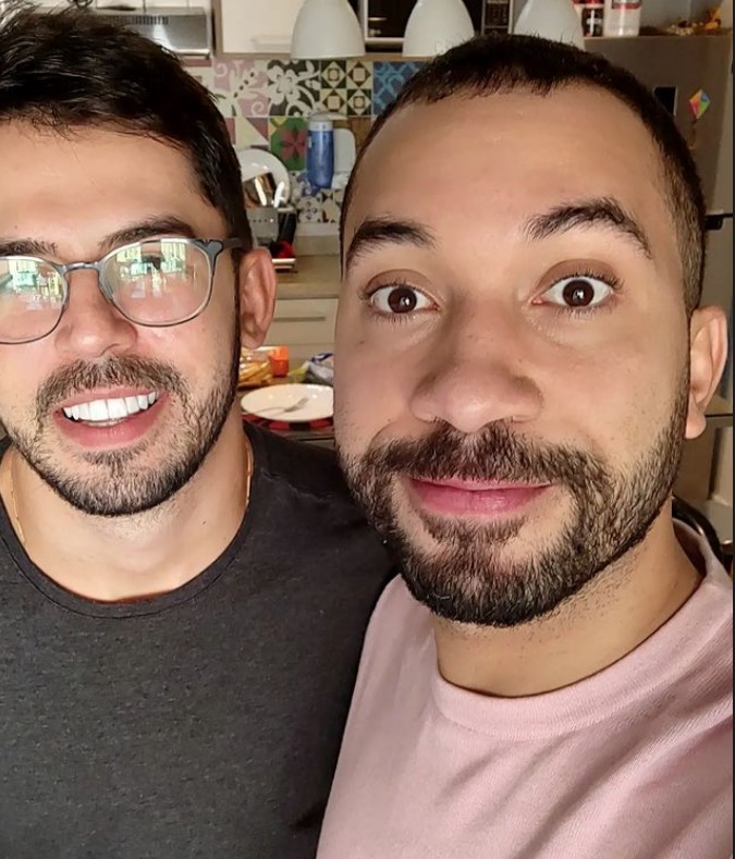 Nos EUA, Gil do Vigor posta foto beijando namorado e se declara