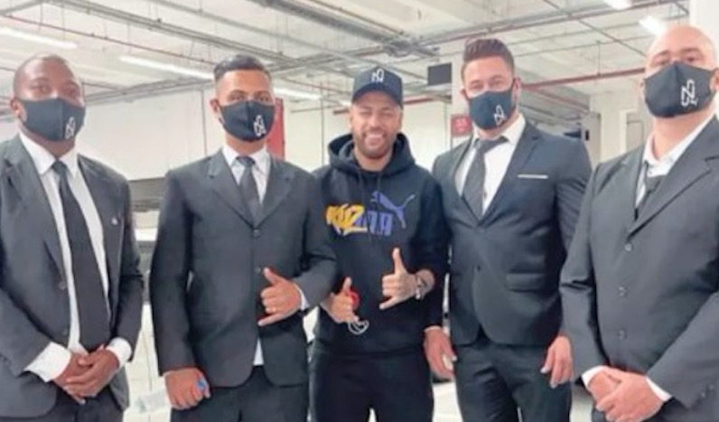 Sósia de Neymar trolla multidão em shopping e causa alvoroço; Vídeo  