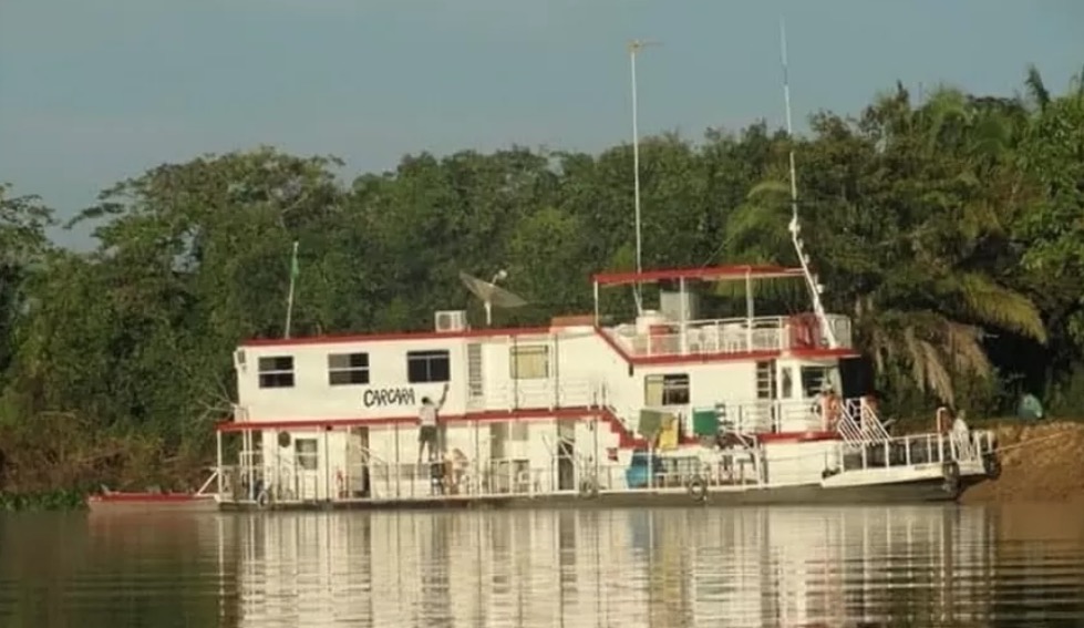Sobe para 6 número de mortos em naufrágio de barco hotel 
