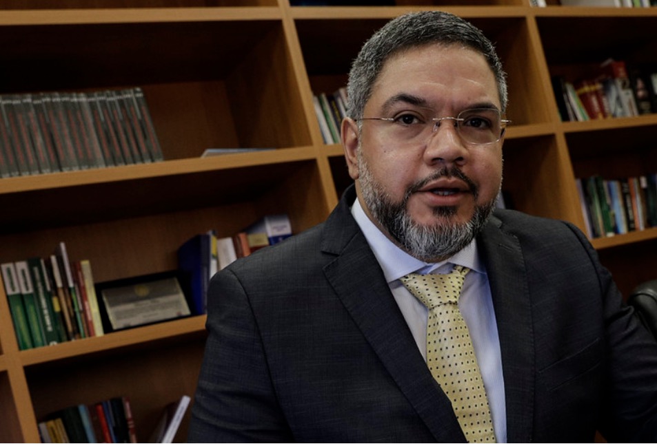 Visando eleições, grupo político ataca juiz em Coari