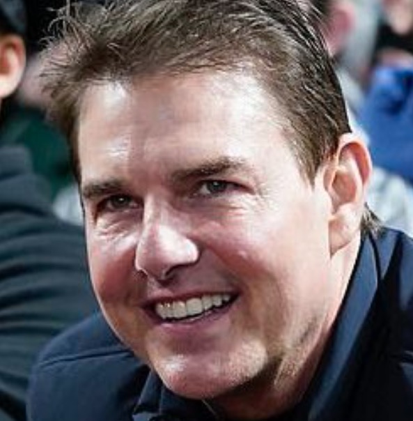 Tom Cruise preocupa fãs ao surgir com 'nova aparência' em jogo de beisebol