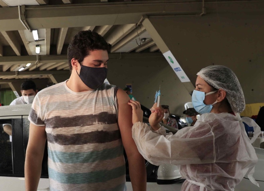 70% dos manauaras já estão imunizados contra COVID-19