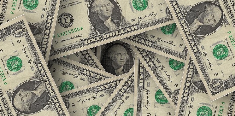 Dólar aproxima-se de R$ 5,60 com possível criação de Auxílio Brasil