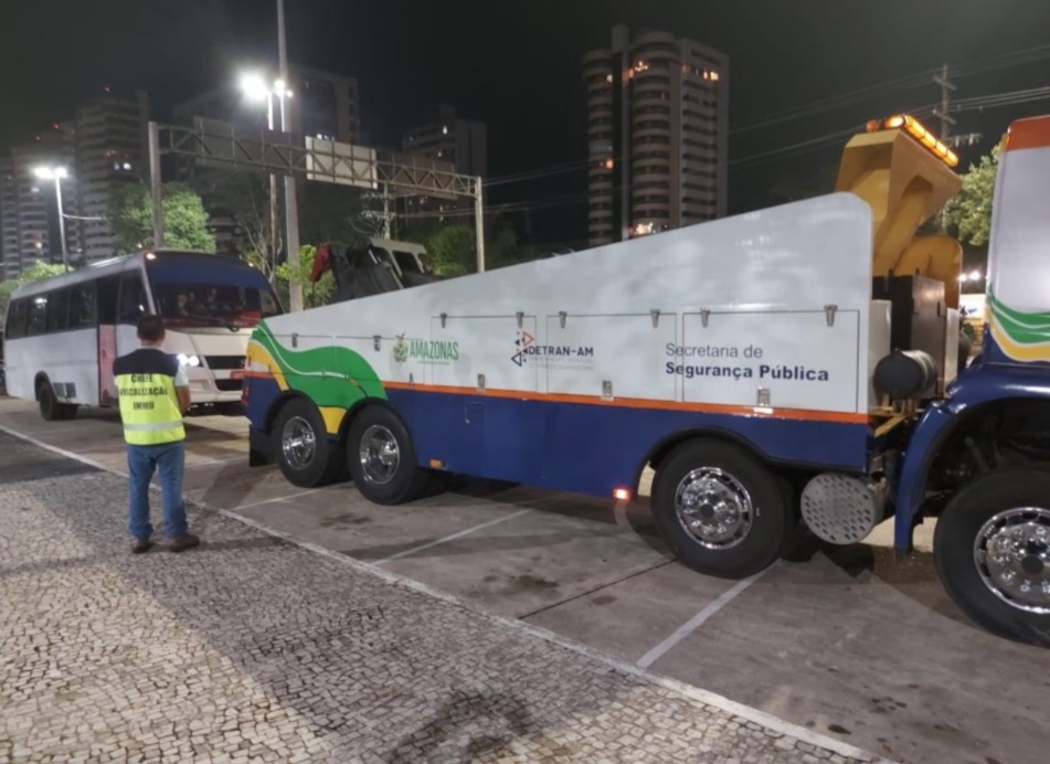 Transporte clandestino é fiscalizado em Manaus