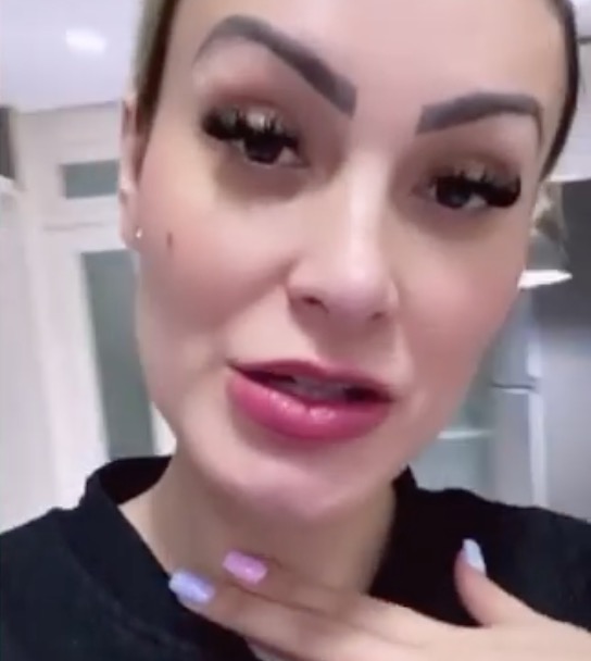 Andressa Urach decide se batizar nas águas pela 2ª vez e explica o motivo 