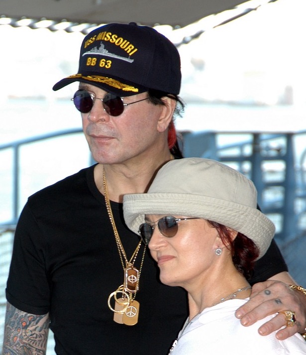 Casamento de Ozzy e Sharon Osbourne vai virar filme biográfico 