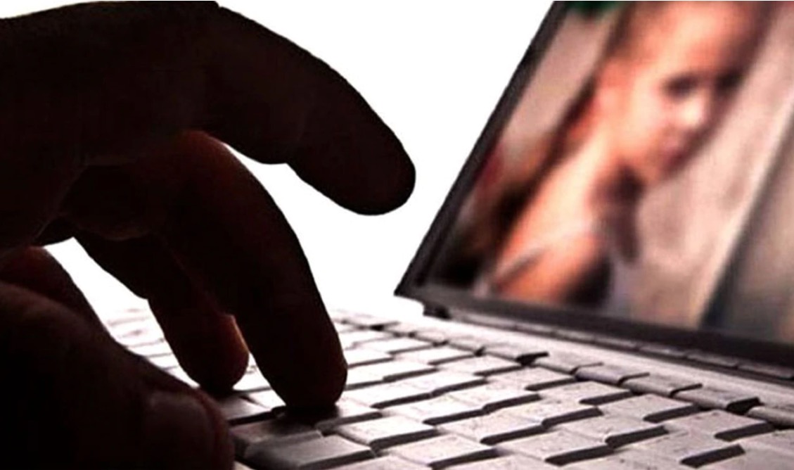 Adolescente estupra e filma crime contra os irmãos de 3 e 8 anos em Manaus