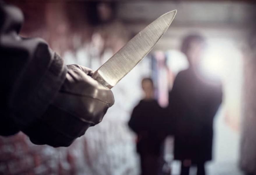 Homem é preso por sequestrar família e tentar esfaquear morador em Manaus