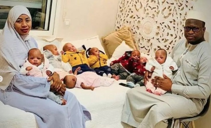 Mãe esperava 7 bebês mas no parto descobre que eram 9; bateu recorde