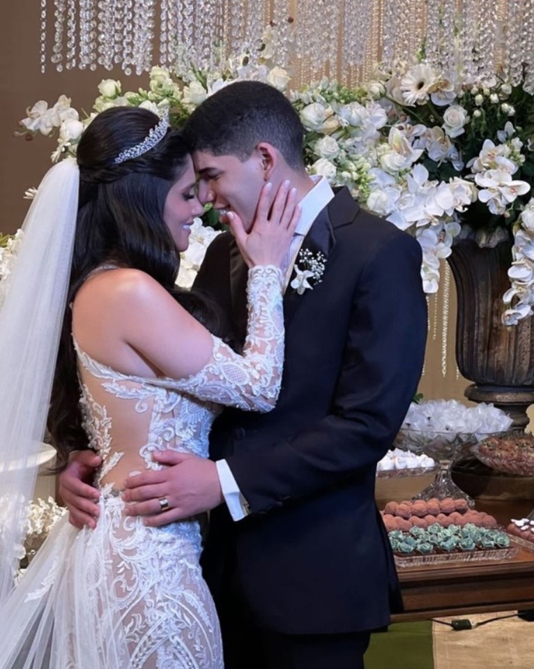 Zé Vaqueiro faz festão de casamento e não convida a mãe