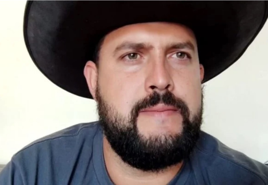 Bolsonarista Zé Trovão se entrega à PF após 2 meses foragido