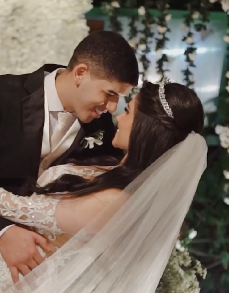Esposa de Zé Vaqueiro mostra detalhes de casamento luxuoso; vídeo