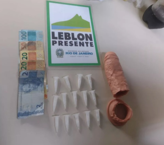 Polícia apreende pênis de borracha recheado de cocaína