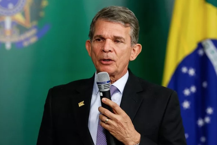 Presidente da Petrobras diz que sofre para informar alta de preços