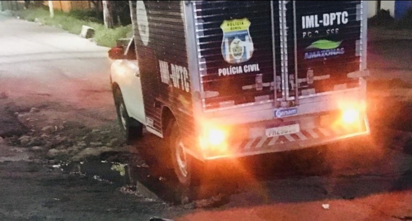 Homem é perseguido e executado em bar de Manaus 