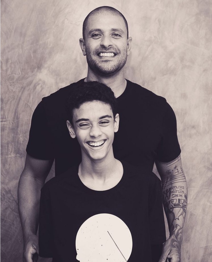 Diogo Nogueira posta foto rara com o filho de 15 anos
