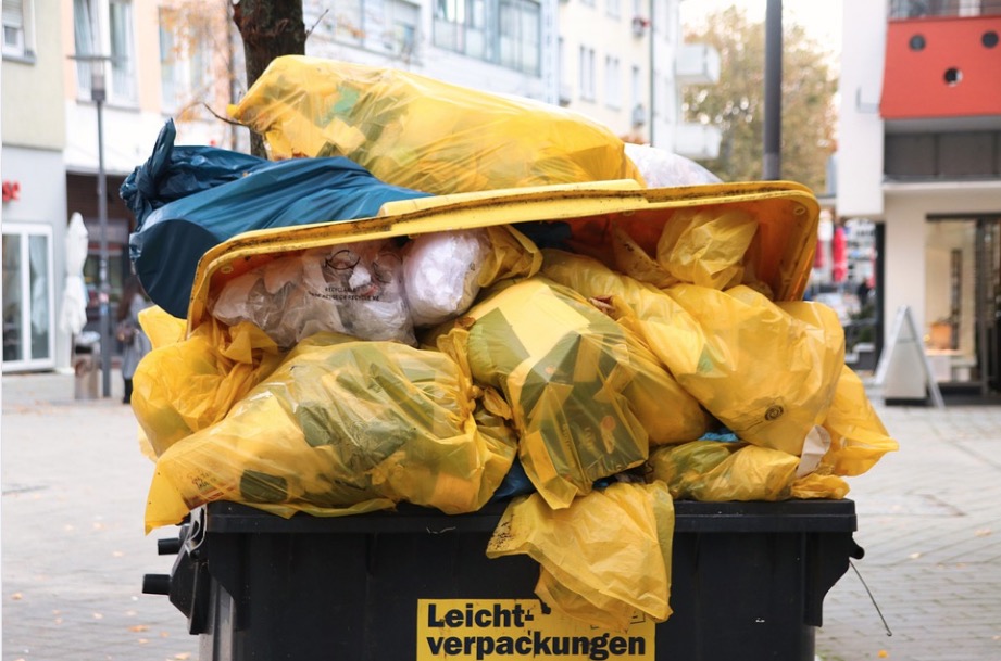 Empresário coloca cerca de 111 mil reais no lixo acidentalmente