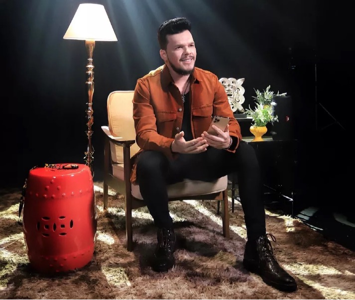 Cantor Thiago Costa segue na UTI após ser atropelado por lancha 