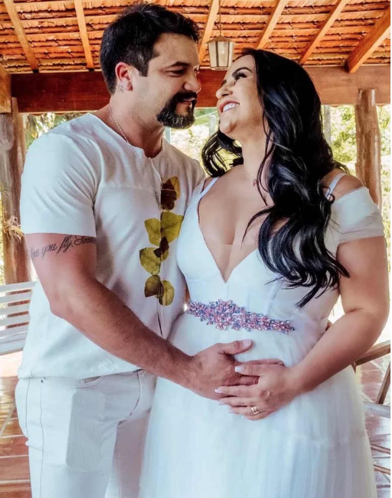 Grávida, Fabíola Gadelha anuncia sexo e nome do bebê