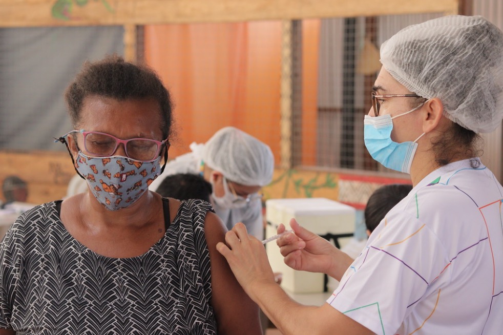 160 mil pessoas não tomaram nenhuma dose de vacina contra a Covid em Manaus