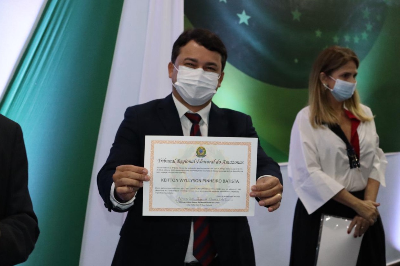“O povo não se rendeu”, afirma Keitton Pinheiro durante diplomação