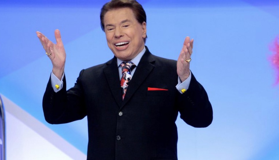 Isolado em casa, Silvio Santos manda empresa recriar relógio com sua voz