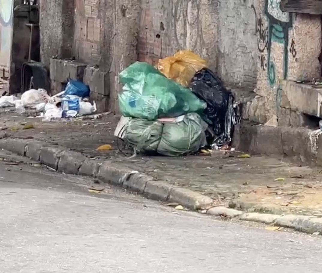 No Natal, corpo é encontrado em saco de lixo no Centro de Manaus
