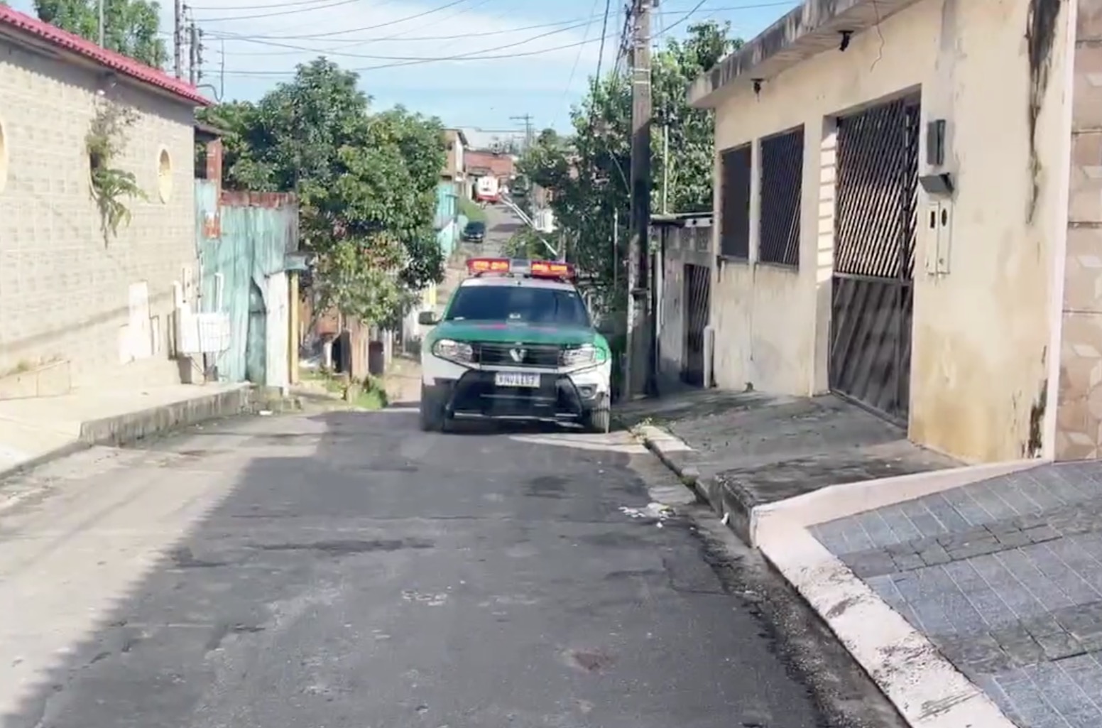 Criminosos invadem e fazem a limpa em casa de enfermeira em Manaus