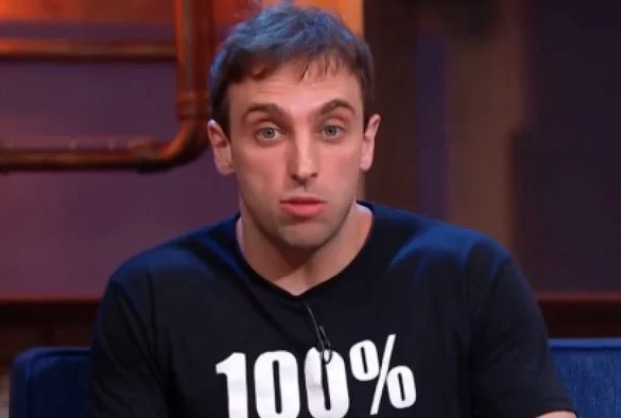 Leo Lins é detonado por fazer piada sobre violência doméstica: 'deixei tocando DJ Ivis'