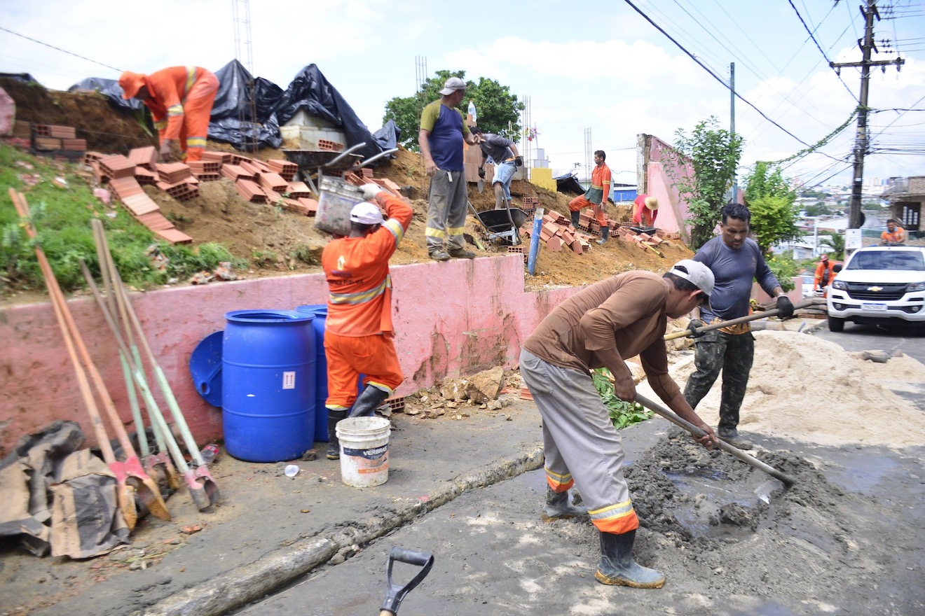 Muro de cemitério de Manaus passa por obras após desabamento