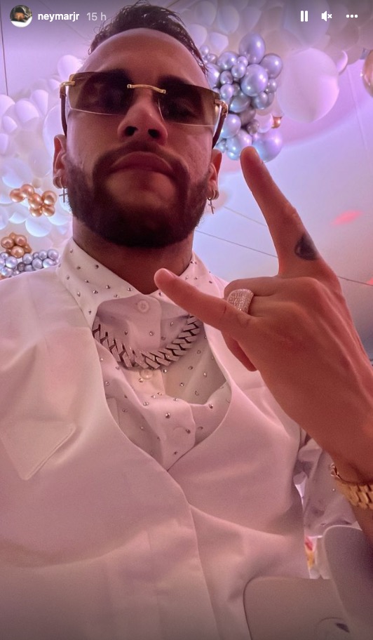 Neymar reúne famosos em festa de Réveillon em mansão 