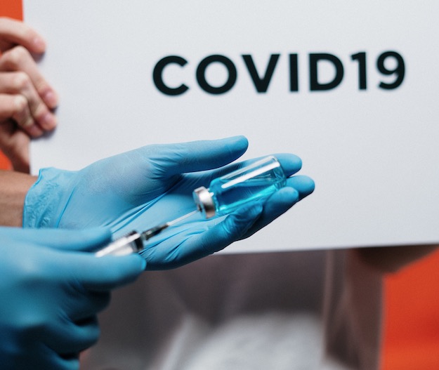 O que é mito e verdade na reinfecção por Covid-19 de pessoas vacinadas