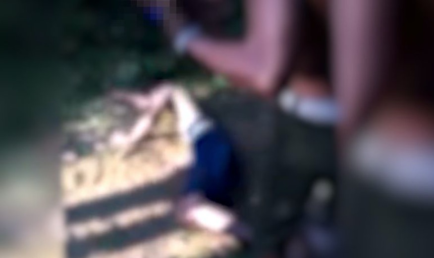 Em vídeo, pai segura pé decepado do filho e desabafa: 'Não falta comida em casa, mas você quer essa vida'