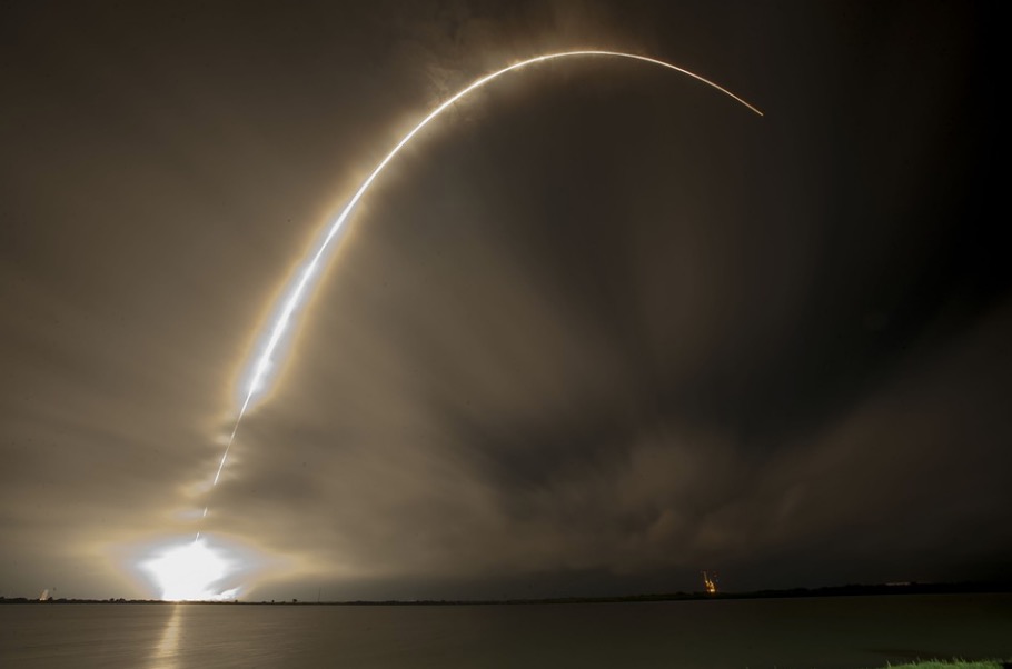 Nave espacial russa volta a entrar na Terra fora de controle 