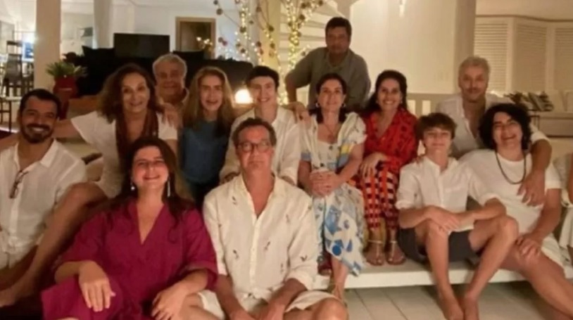 Adriana Calcanhotto e Maitê Proença aparecem juntas em foto no Réveillon