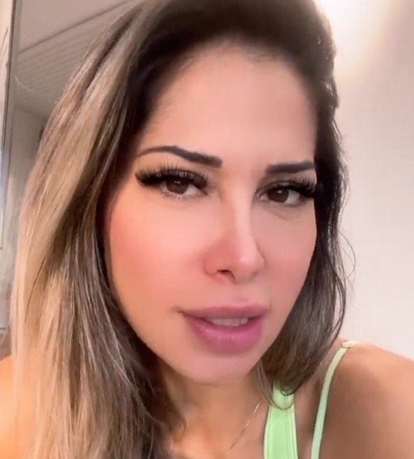 BBB 22: Na Xepa, Arthur Aguiar come pão e Maíra Cardi fica indignada