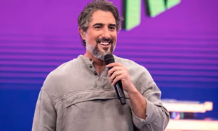 Marcos Mion usa tênis luxuoso e choca com valor 