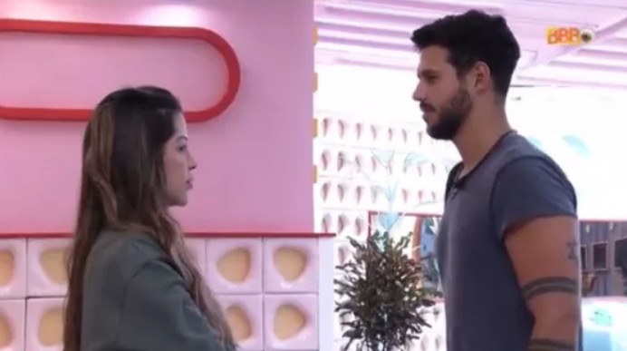 Rodrigo pretende 'ameaçar' Tiago Abravanel para escapar do Paredão 