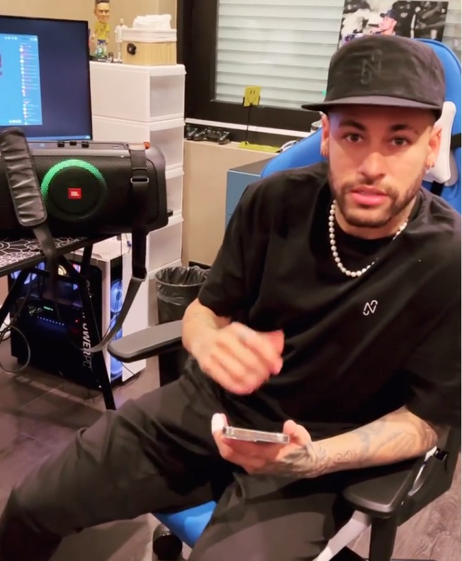 Neymar recebe música inédita de Thiaguinho e Felipe Araújo e vaza na web