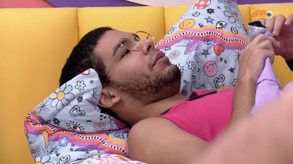 BBB22: Vyni se preocupa após testes de covid em participantes 