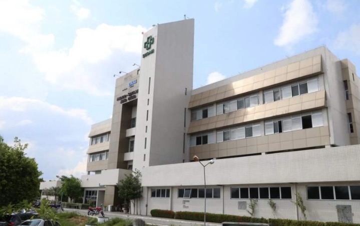 Jovem atingida por bala perdida na cabeça morre em hospital de Manaus