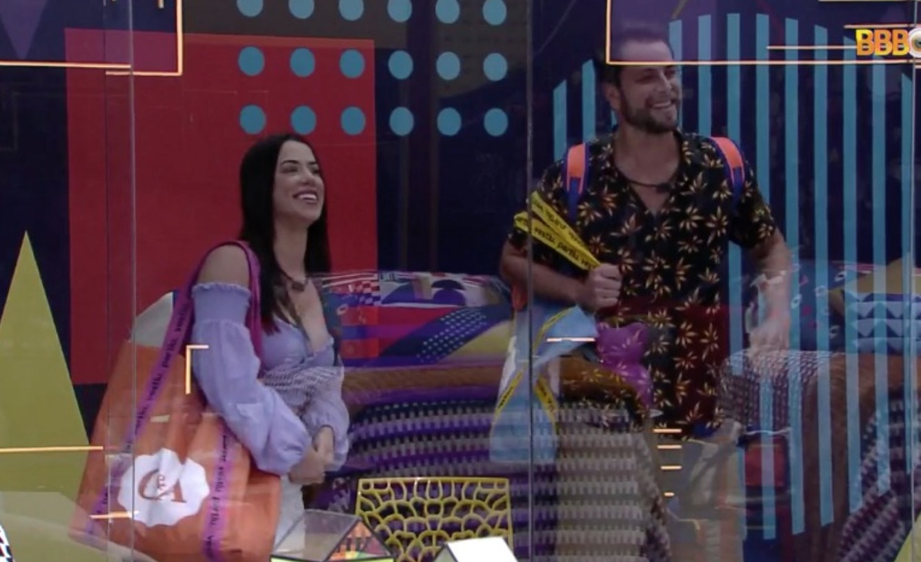 BBB22: Larissa e Gustavo chegam na Casa de Vidro e brothers ainda não sabem