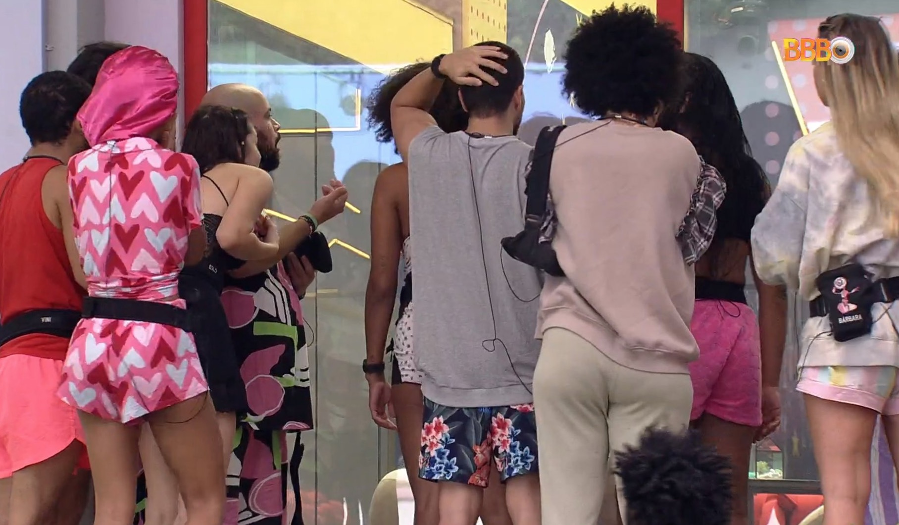 Veja reação dos brothers ao descobrirem Larissa e Gustavo na Casa de Vidro