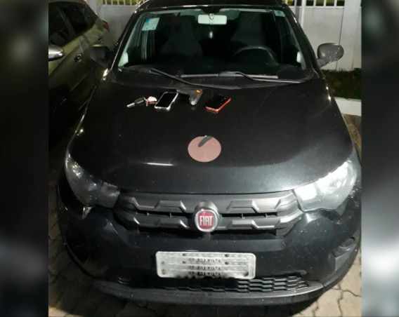 Com carro roubado, dupla é presa após série de assaltos em Manaus 
