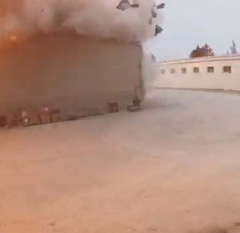 Vídeo mostra mísseis russos destruindo prédio em Odessa, na Ucrânia 