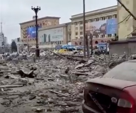 Vídeos mostram estragos em Kharkiv, segunda maior cidade da Ucrânia 