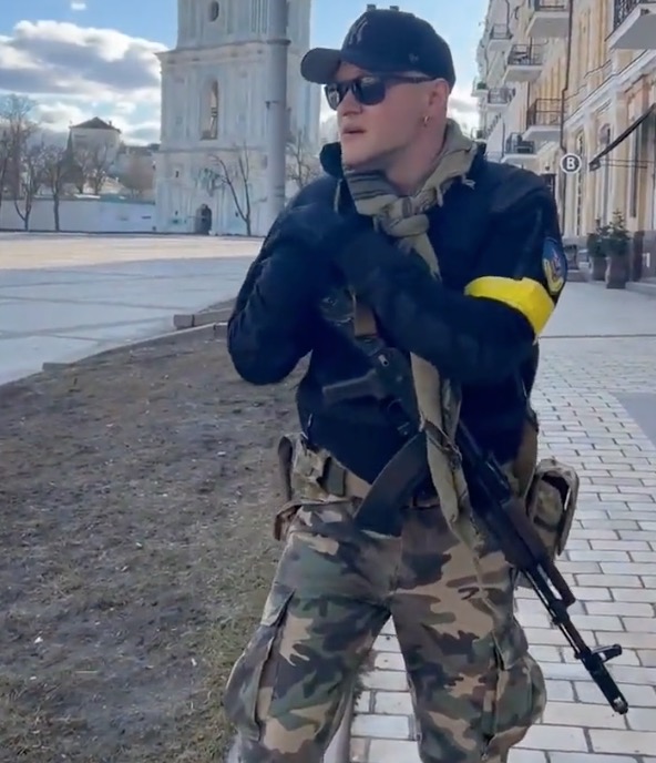 Cantor ucraniano larga música para lutar na guerra contra Rússia